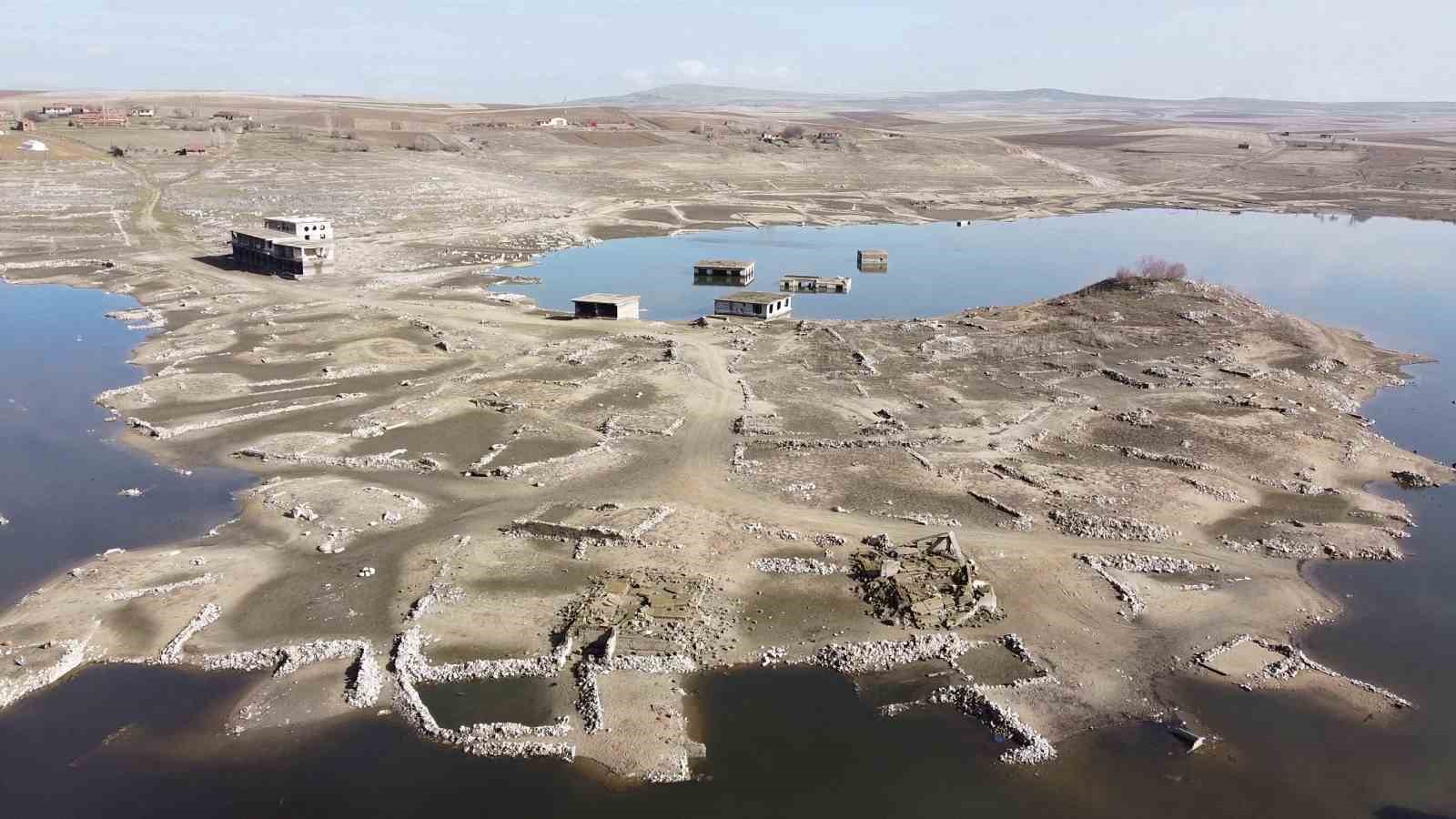 kuraklikta ortaya cikmisti yagislarla yeniden kayboldu 0 ALurp8bL