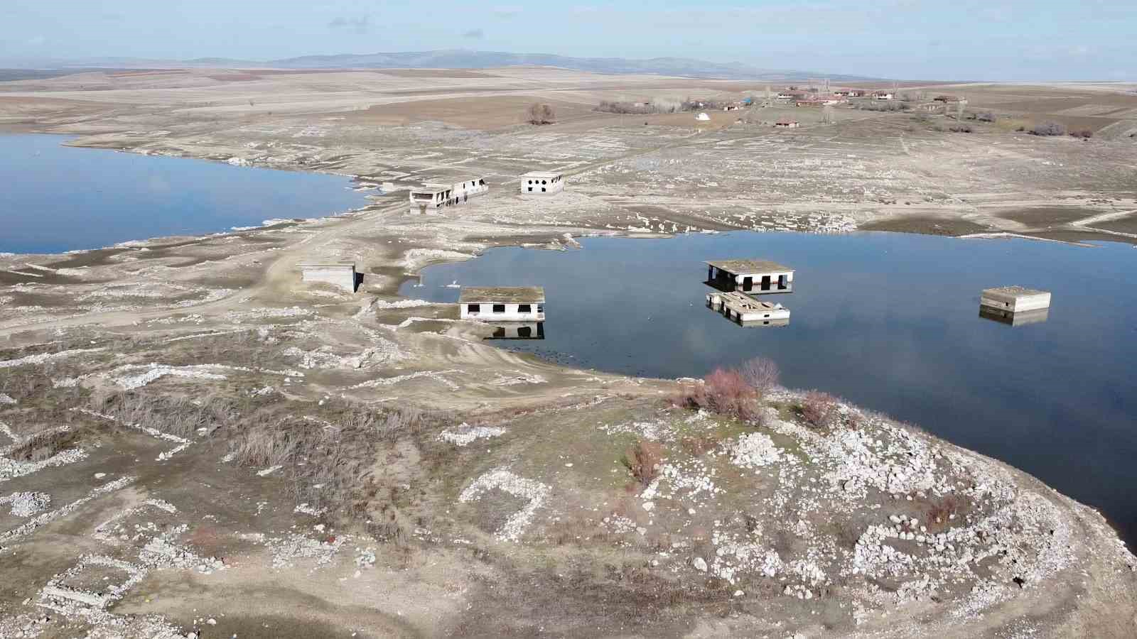 kuraklikta ortaya cikmisti yagislarla yeniden kayboldu 1 Gfyeu2SL