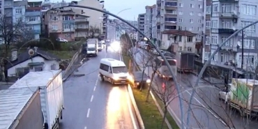 kural-ihlalleri-kazalara-yol-acti-o-anlar-kameraya-yansidi-hatgMO7f.jpg
