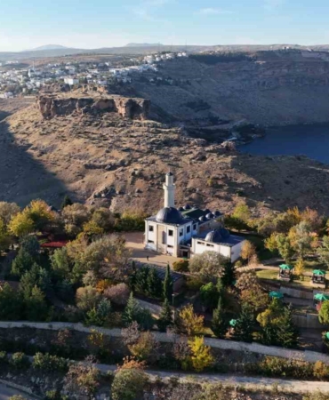 kuran-i-kerimde-ismi-gecen-peygamberlerin-kabirlerinin-oldugu-ilce-yilda-1-milyon-ziyaretci-agirliyor-33I8PirF.jpg