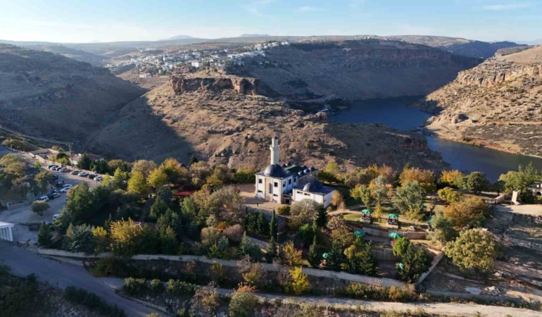 kuran-i-kerimde-ismi-gecen-peygamberlerin-kabirlerinin-oldugu-ilce-yilda-1-milyon-ziyaretci-agirliyor-33I8PirF.jpg