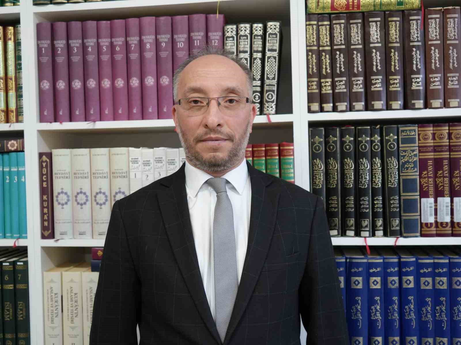 Kur’an-ı Kerim’i ezberlemenin ötesine geçti: Ayetlerin sayfasını ve satırını saniyeler içinde söylüyor 6 kuran i kerimi ezberlemenin otesine gecti ayetlerin sayfasini ve satirini saniyeler icinde soyluyor 2 hWGsEUTZ