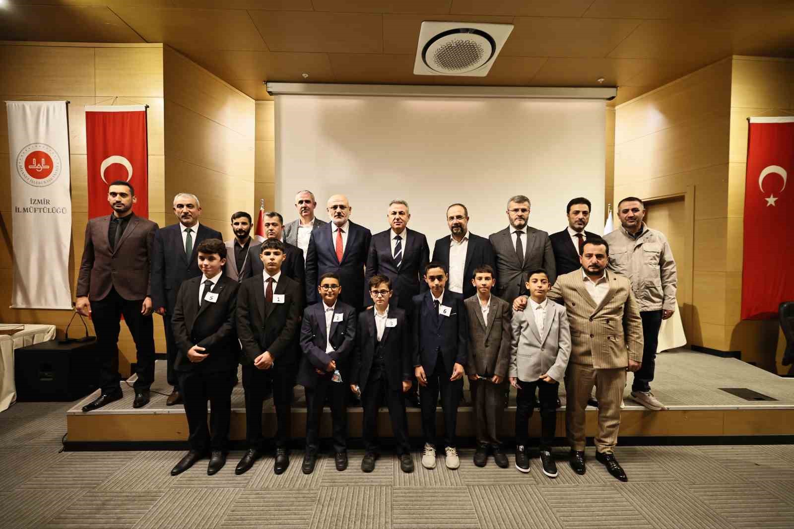 Kur’an-ı Kerim’i güzel okuma yarışmasının Türkiye finali İzmir’de yapıldı 8 kuran i kerimi guzel okuma yarismasinin turkiye finali izmirde yapildi 4 z1OwdfAC
