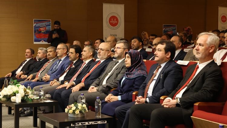 Kur’an-ı Kerim’i güzel okuma yarışmasının Türkiye finali İzmir’de yapıldı 12 kuran i kerimi guzel okuma yarismasinin turkiye finali izmirde yapildi 8 FV1EFP1f