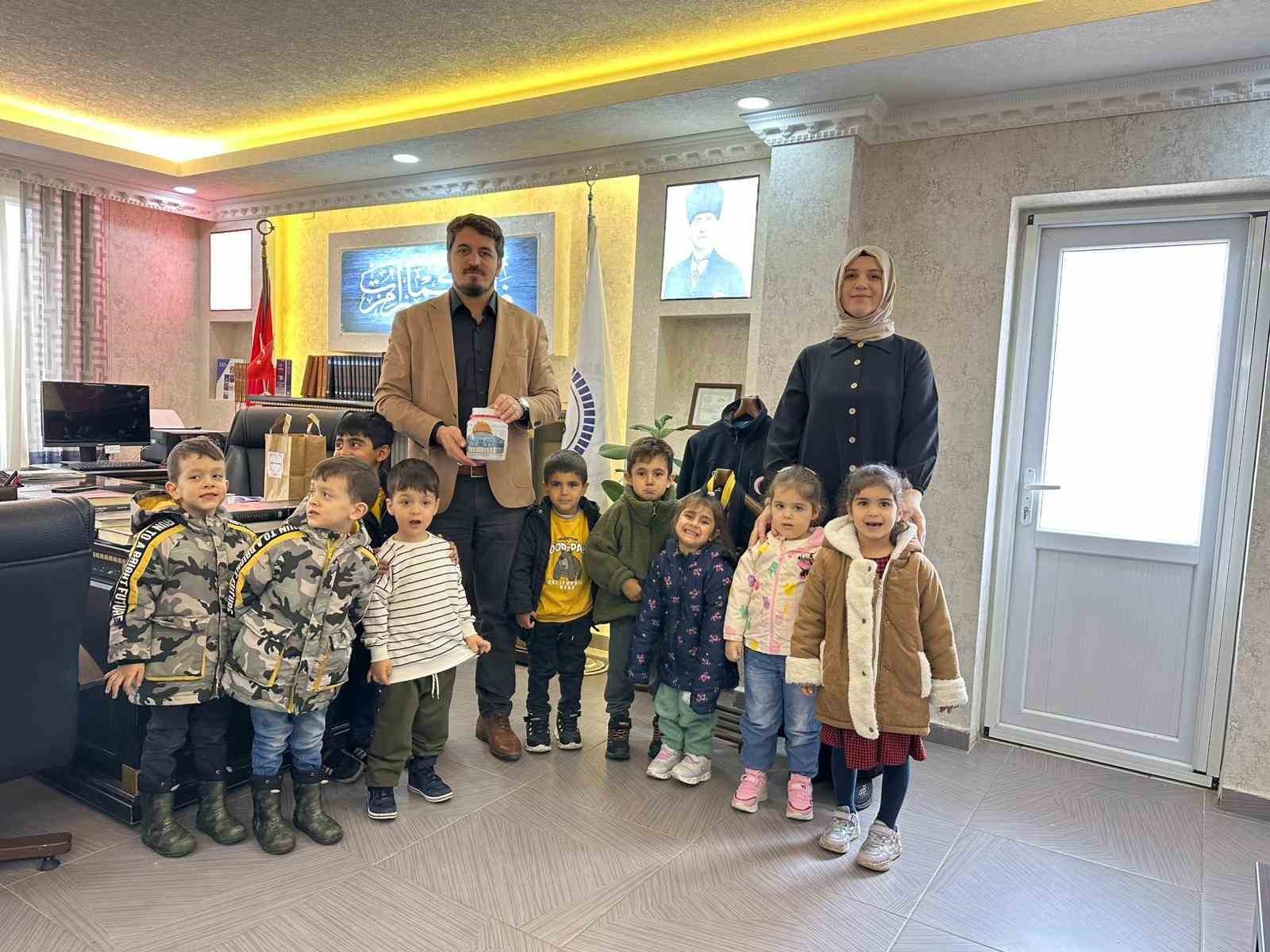 kuran kursu ogrencileri harcliklarindan biriktirdiklerini gazzeye bagisladi 0