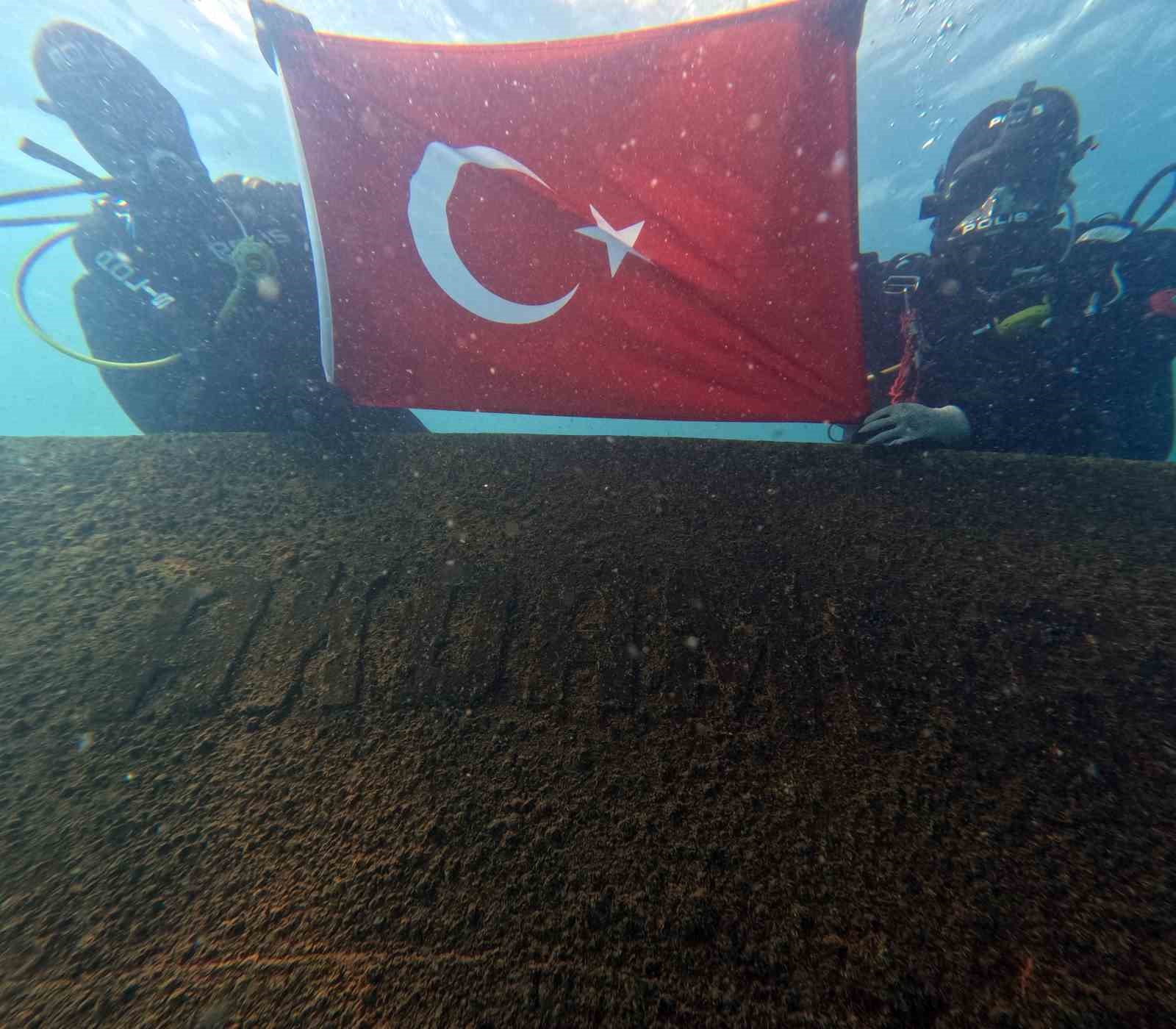Kurbağa adamlar ve deniz polisi Van Gölü’nde kaçakçılara göz açtırmıyor 16 kurbaga adamlar ve deniz polisi van golunde kacakcilara goz actirmiyor 12 VsFUBQXV