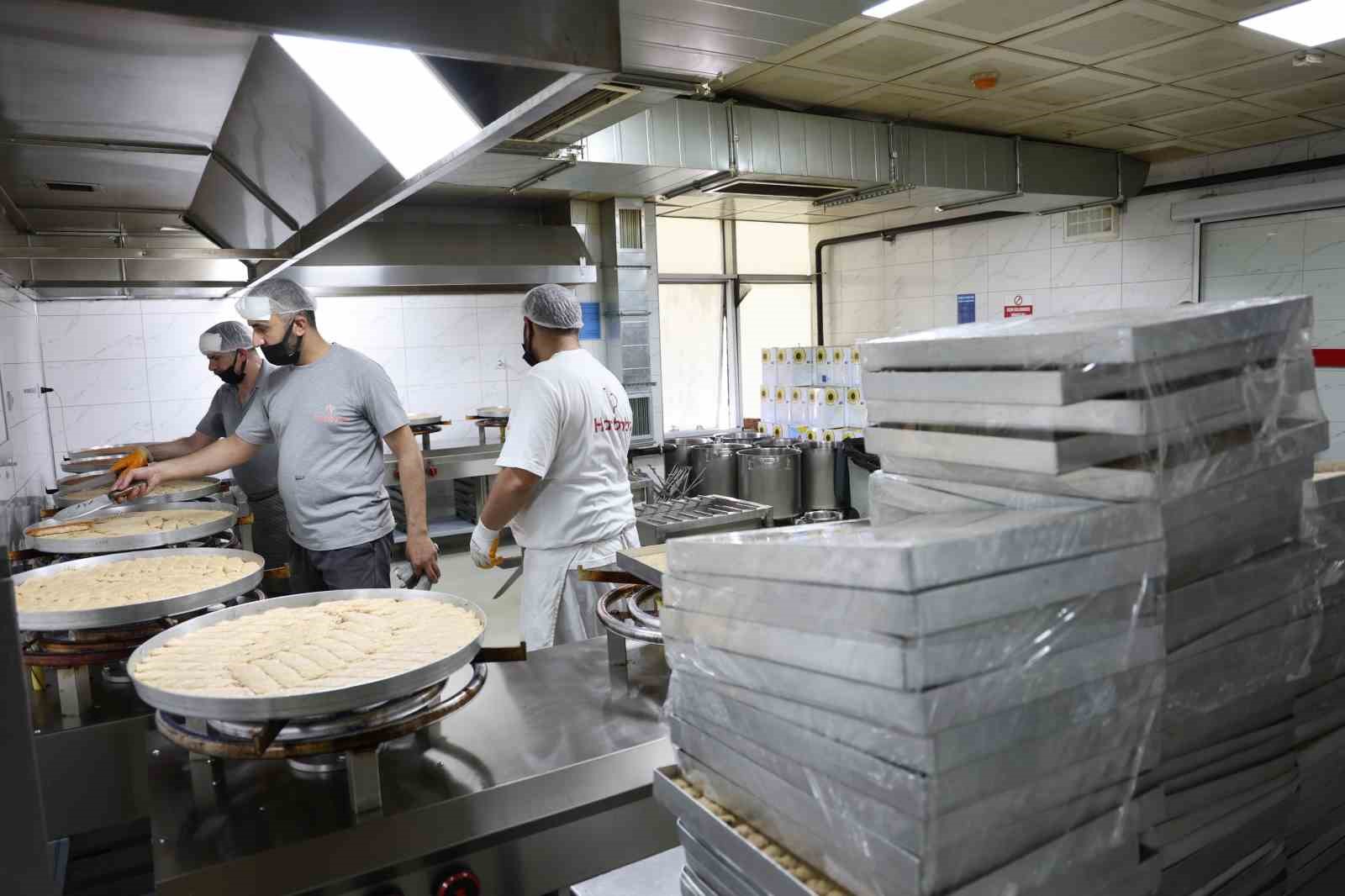 kurban bayrami icin tescilli tatlilarin uretimi gece gunduz devam ediyor 3 Jt7XeSvX