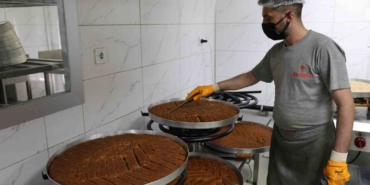 kurban-bayrami-icin-tescilli-tatlilarin-uretimi-gece-gunduz-devam-ediyor-ZRyfTSnD.jpg