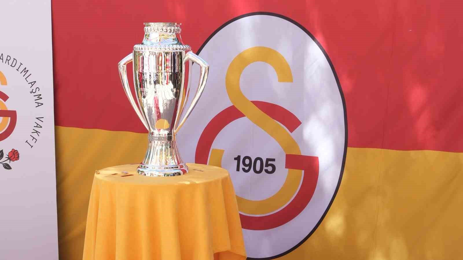 Kurban Bayramı sevinci şampiyonluk kupasıyla Galatasaraylılar Yurdu’nda yaşandı 4 kurban bayrami sevinci sampiyonluk kupasiyla galatasaraylilar yurdunda yasandi 0 Y6cFMVOb