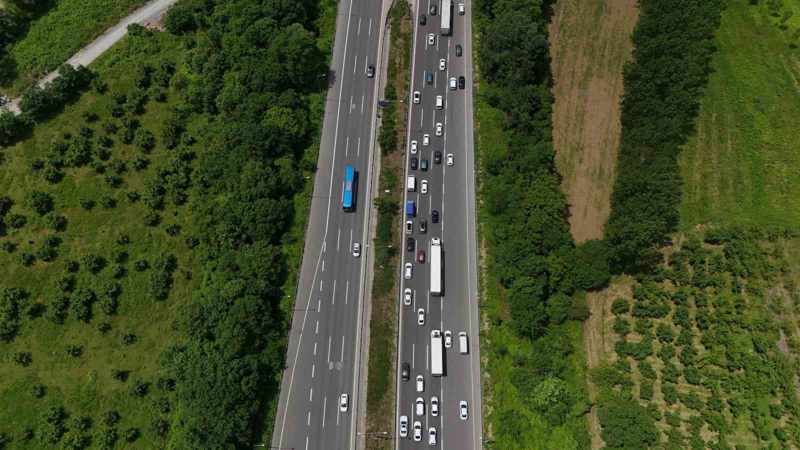 Kurban Bayramı tatilinin son gününde Düzce’de trafik durma noktasına geldi 6 kurban bayrami tatilinin son gununde duzcede trafik durma noktasina geldi 2 H3ju1XKi