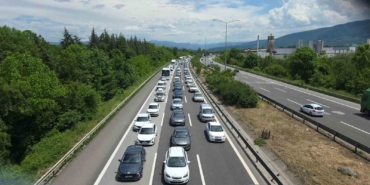 kurban-bayrami-tatilinin-son-gununde-duzcede-trafik-durma-noktasina-geldi-sVZJyeWg.jpg