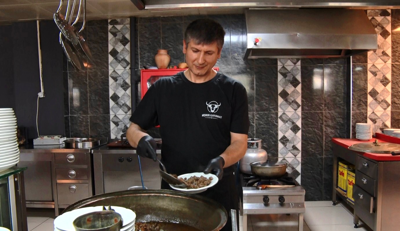 kurban bayraminda sofralarin gozdesi kahramankazan kavurmasi 0 28qm4466