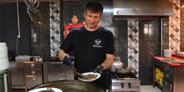 kurban-bayraminda-sofralarin-gozdesi-kahramankazan-kavurmasi-Ri86UGSd.jpg