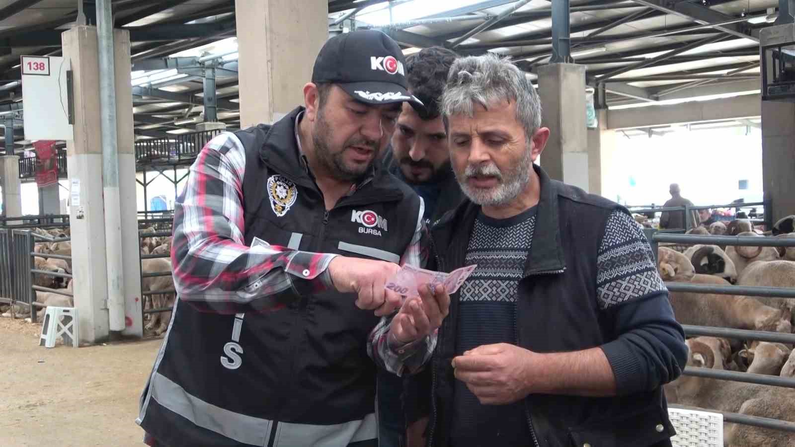 Kurban pazarında güldüren anlar :Mali Polis çetin pazarlığa dahil oldu 9 kurban pazarinda gulduren anlar mali polis cetin pazarliga dahil oldu 5 MGjFfAHK