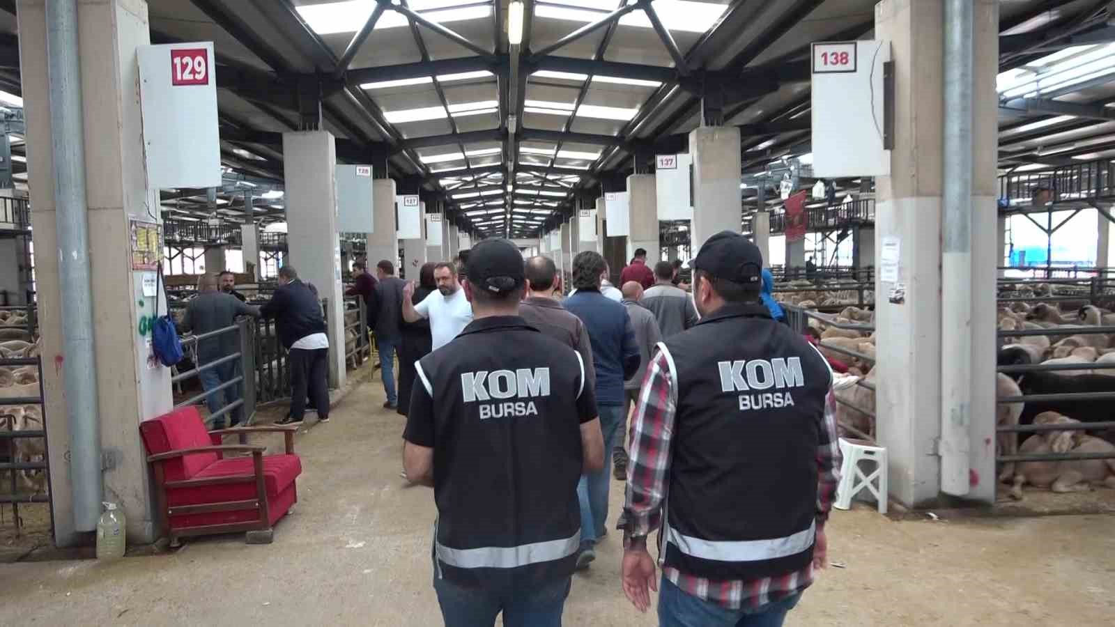 Kurban pazarında güldüren anlar...Mali Polis çetin pazarlığa dahil oldu 10 kurban pazarinda gulduren anlarmali polis cetin pazarliga dahil oldu 6 5QBDehRA