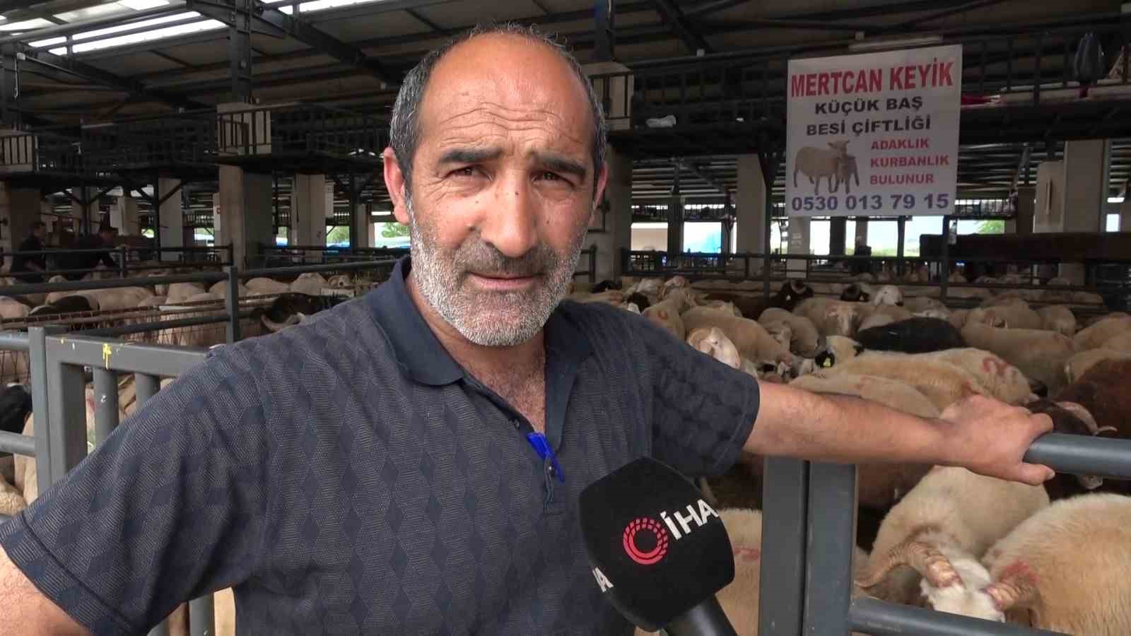 Kurban pazarında güldüren anlar...Mali Polis çetin pazarlığa dahil oldu 12 kurban pazarinda gulduren anlarmali polis cetin pazarliga dahil oldu 8 CDYUztsU