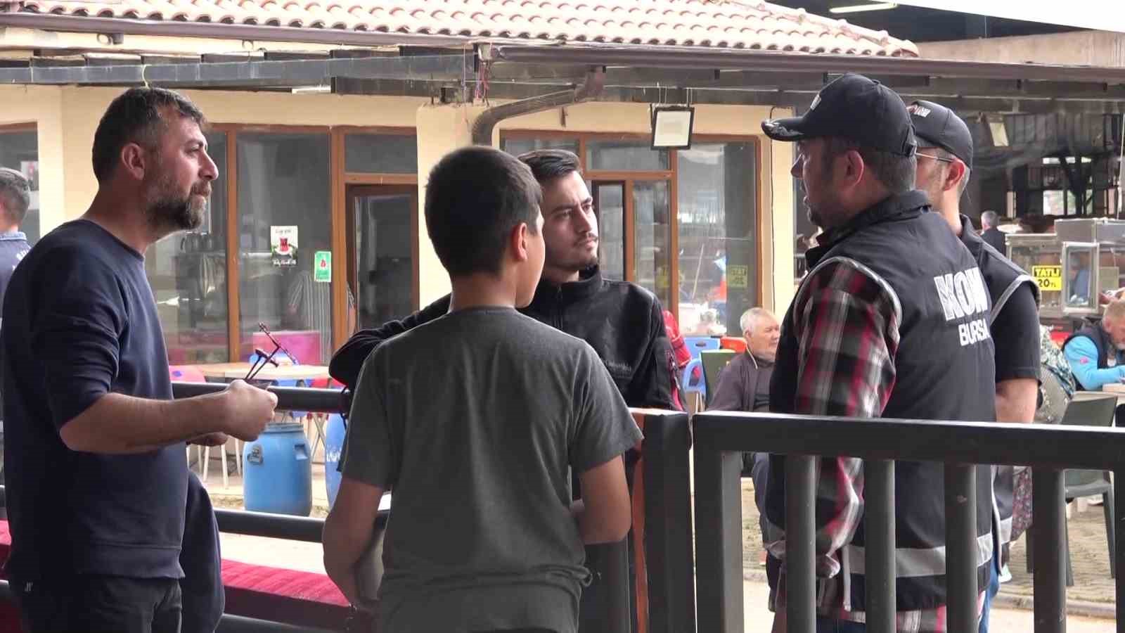 Kurban pazarında güldüren anlar...Mali Polis çetin pazarlığa dahil oldu 13 kurban pazarinda gulduren anlarmali polis cetin pazarliga dahil oldu 9 i8sucUHA