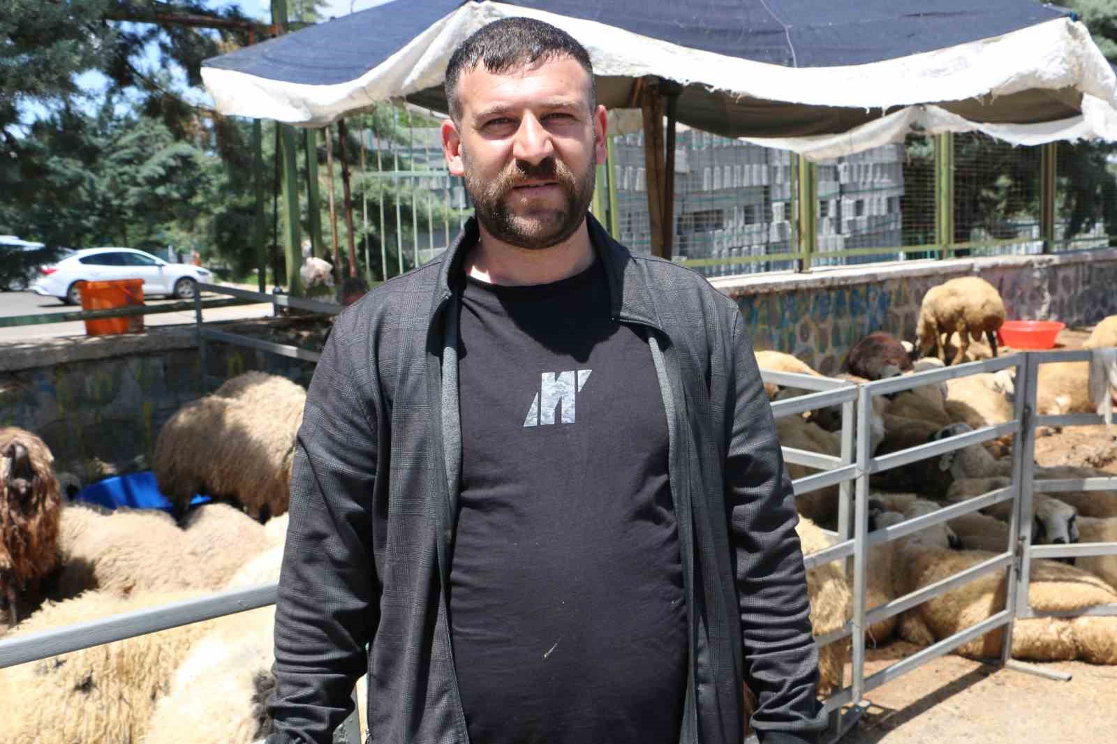 Kurban pazarında sessizlik: Satıcılar son günleri bekliyor 8 kurban pazarinda sessizlik saticilar son gunleri bekliyor 4 HIlJDI4V