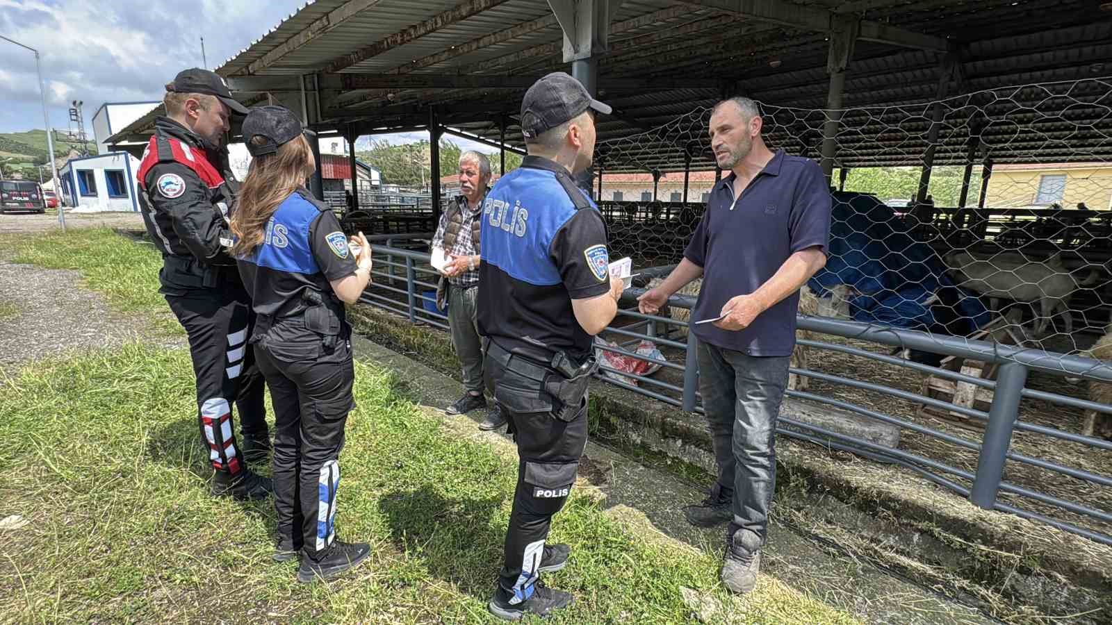 kurban pazarindaki yerlerini alan besicilere sahte para uyarisi 0 MDEKlFmj
