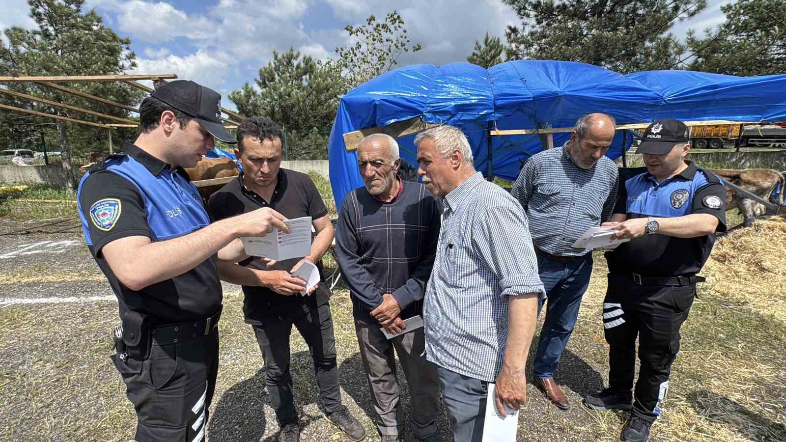 kurban pazarindaki yerlerini alan besicilere sahte para uyarisi 11