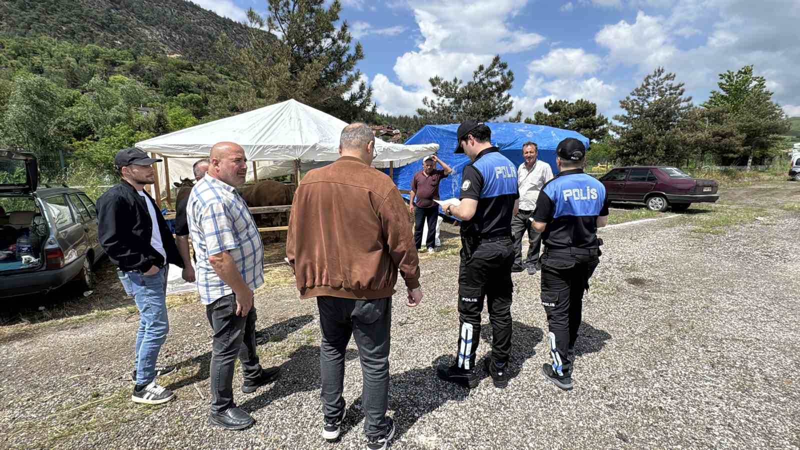 kurban pazarindaki yerlerini alan besicilere sahte para uyarisi 6 ggIlVEmg