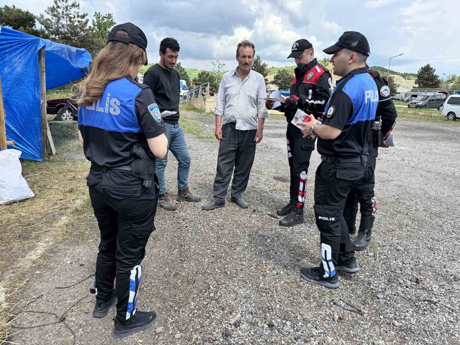 kurban pazarindaki yerlerini alan besicilere sahte para uyarisi 9 iYL5XAVL