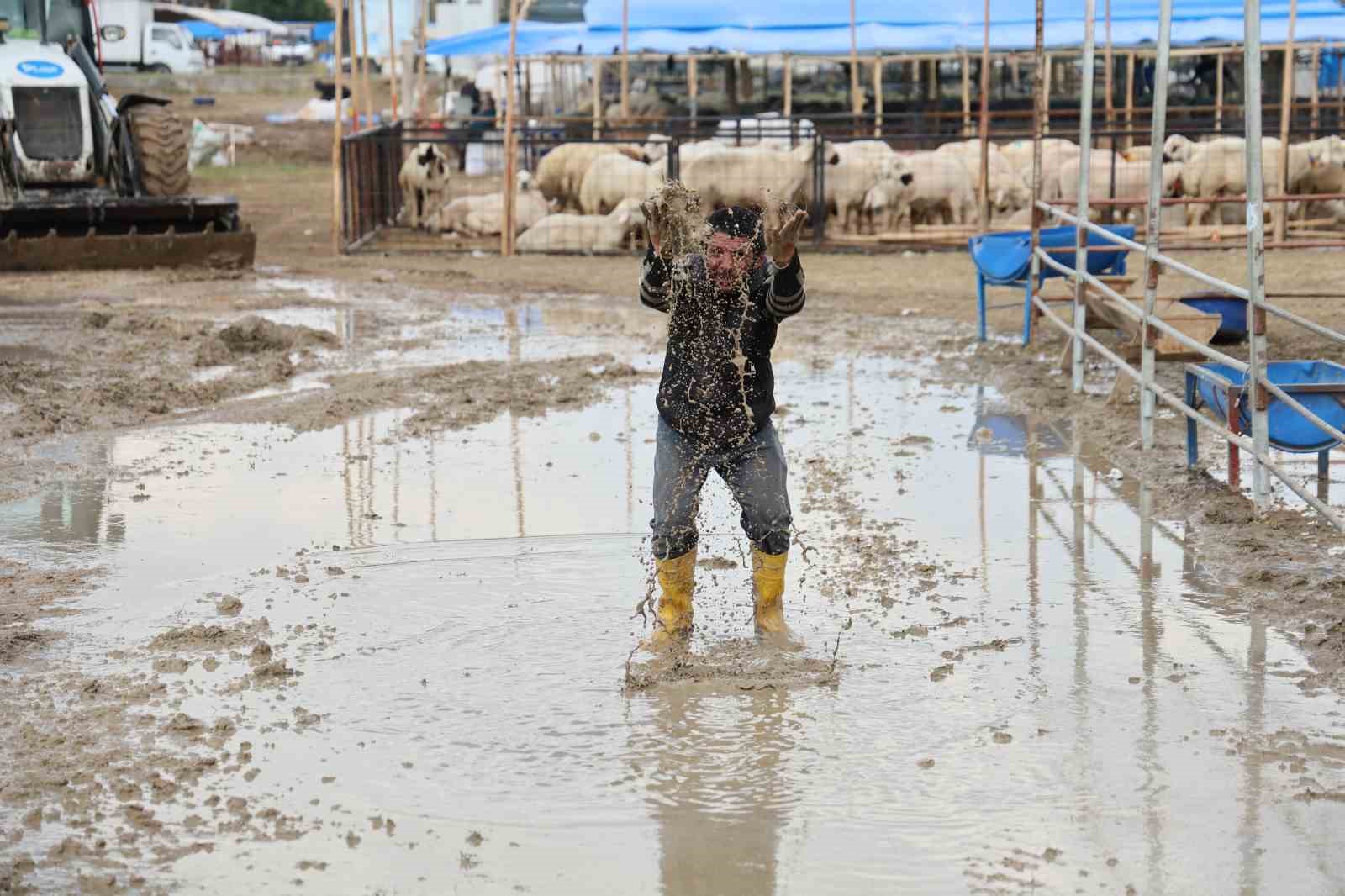 kurban pazarlarini su basti besiciler belediyeye isyan etti 6 K9qTVtiQ