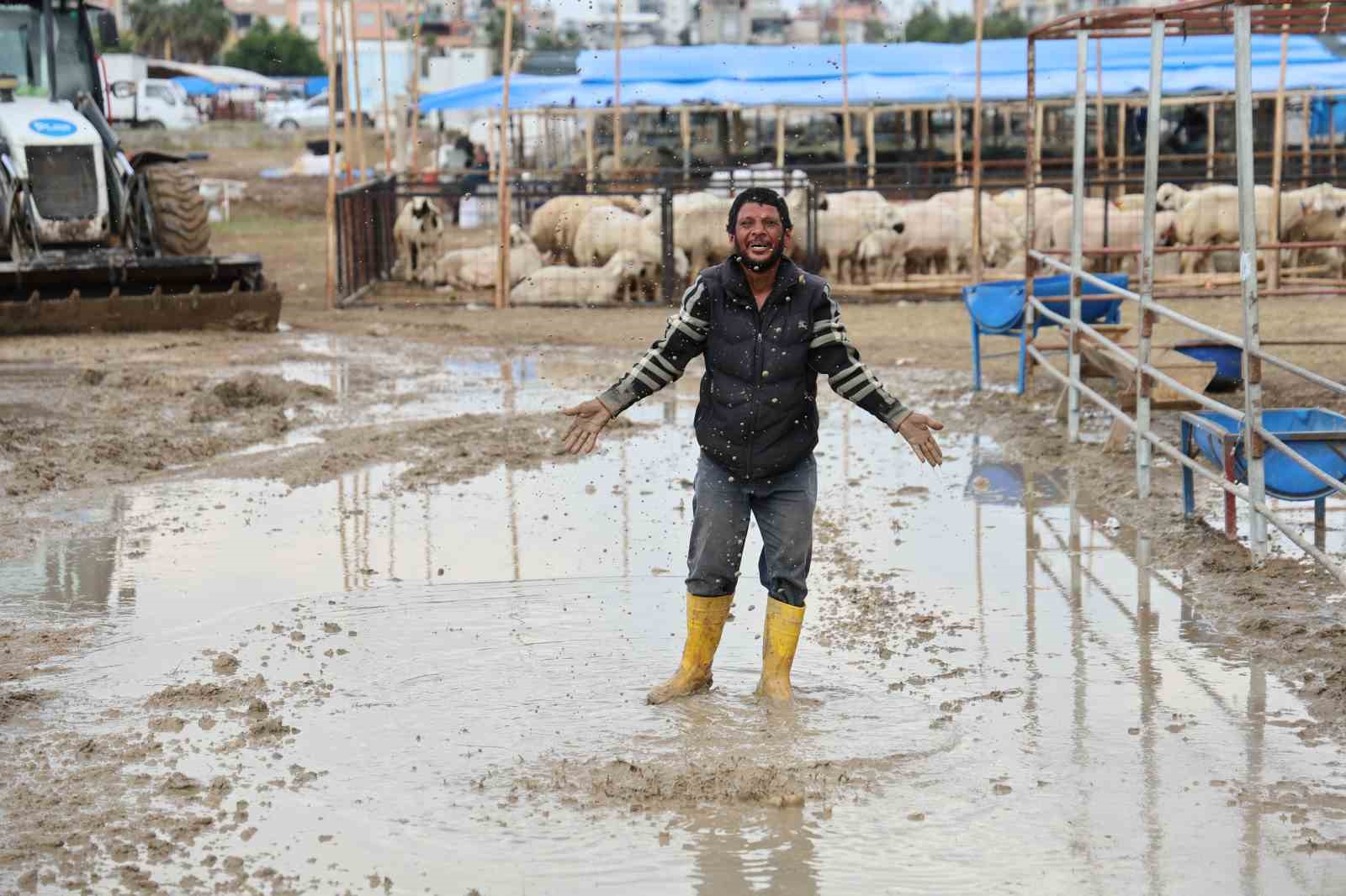 kurban pazarlarini su basti besiciler belediyeye isyan etti 7 UZTGa9pF