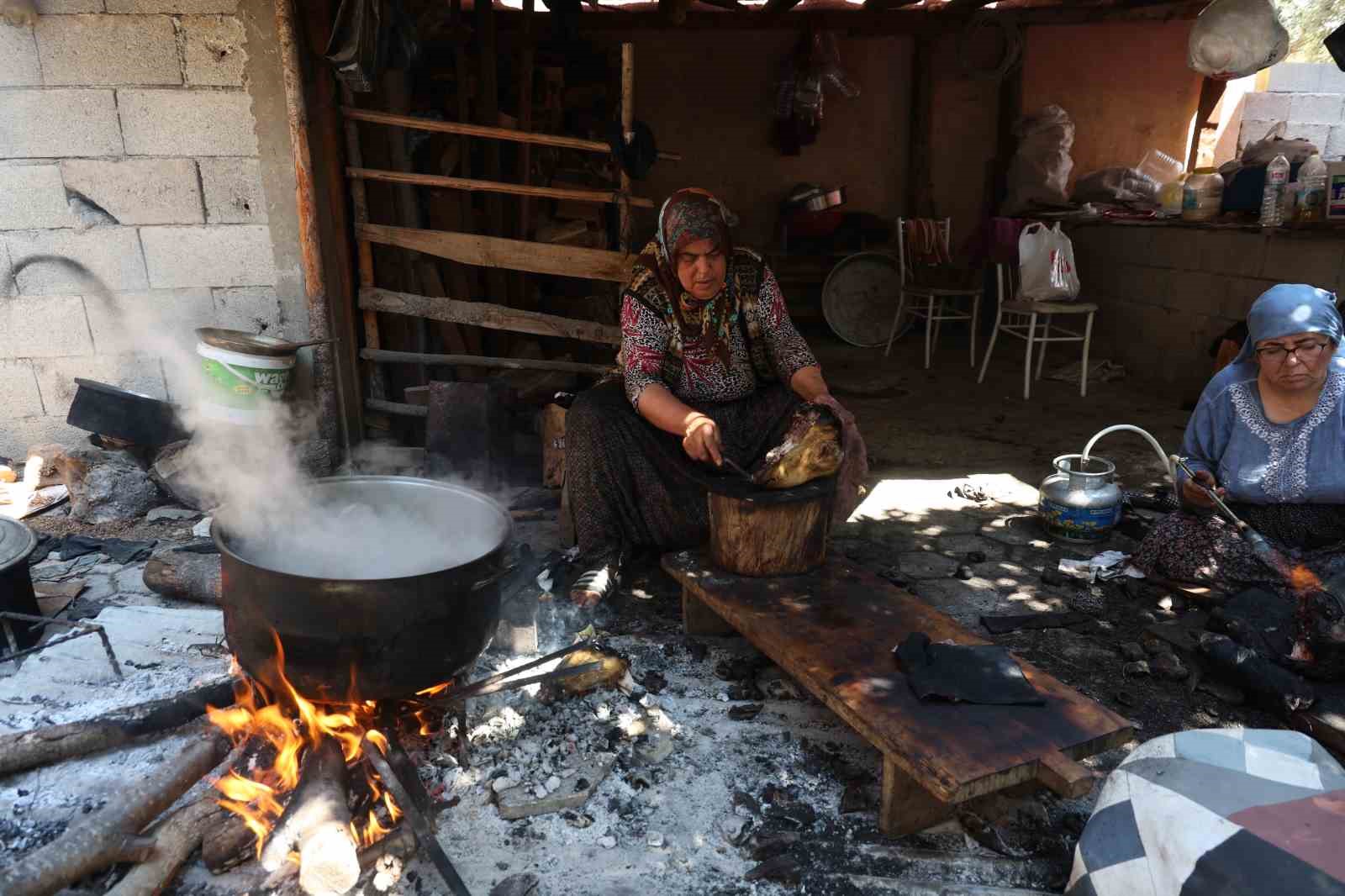kurbanlar kesildi kelleler utulmeye basladi 3 znlcHSG5