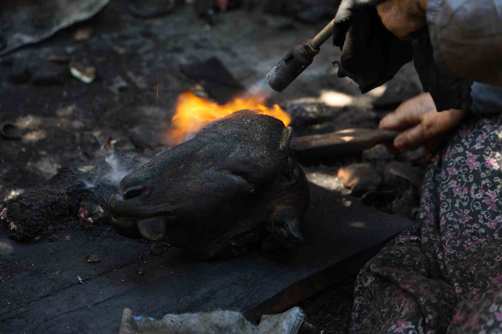 kurbanlar kesildi kelleler utulmeye basladi 4 2SZSNB18