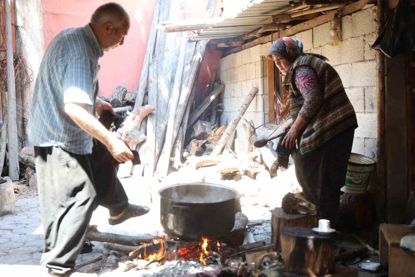 kurbanlar kesildi kelleler utulmeye basladi 5 yJilXRhS