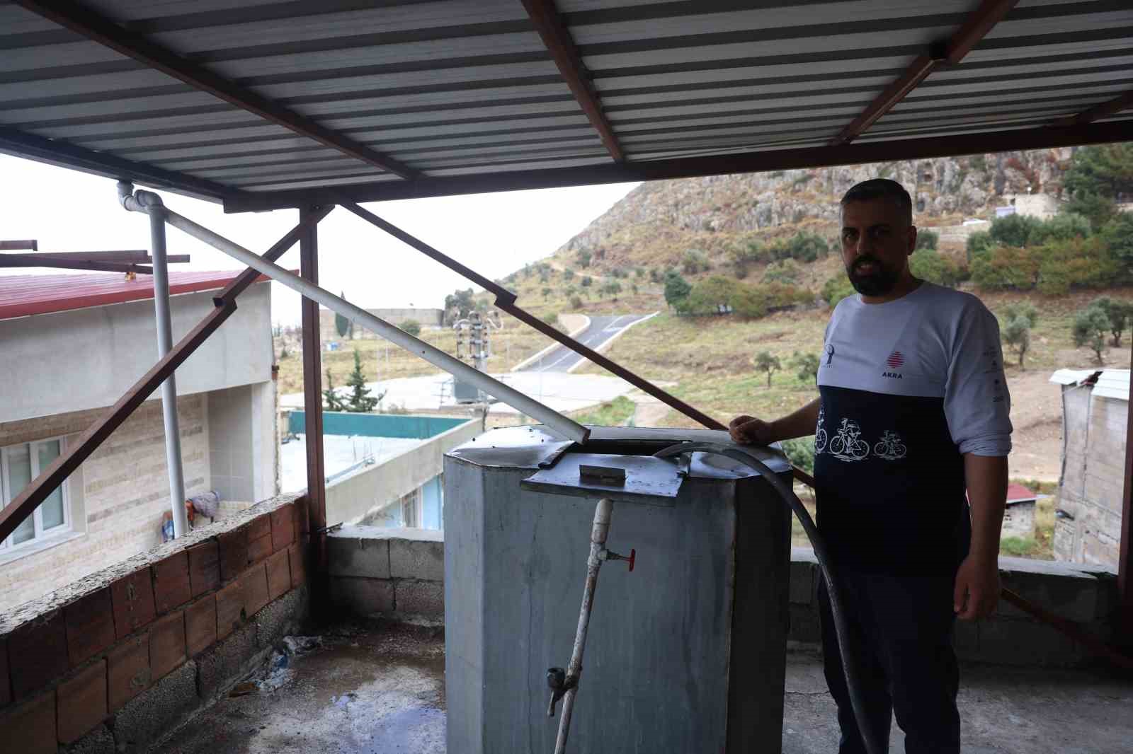kurdugu sistemle depoladigi yagmur suyunu evde kullanan vatandas sosyal medyada ilgi odagi oldu 0 BBU3AVQL