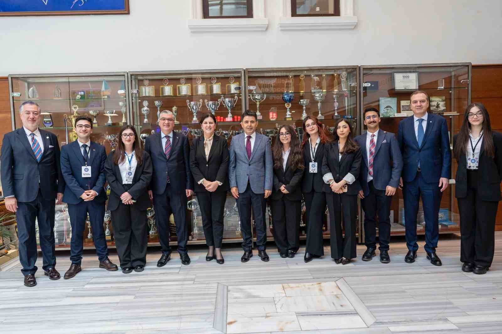 kuresel rekabette denizler ve koridorlar paneli bakan yardimcilariyla ogrencileri bulusturdu 0