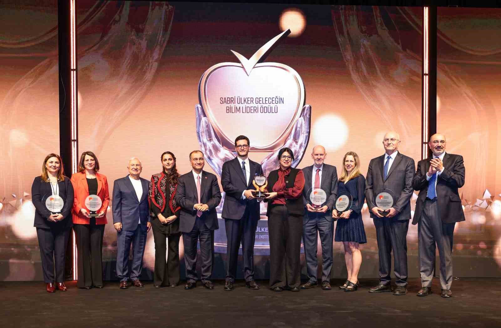 kuresellesen sabri ulker gelecegin bilim lideri odulunun 10uncusu siliye uzandi 0 SR3DwpsZ