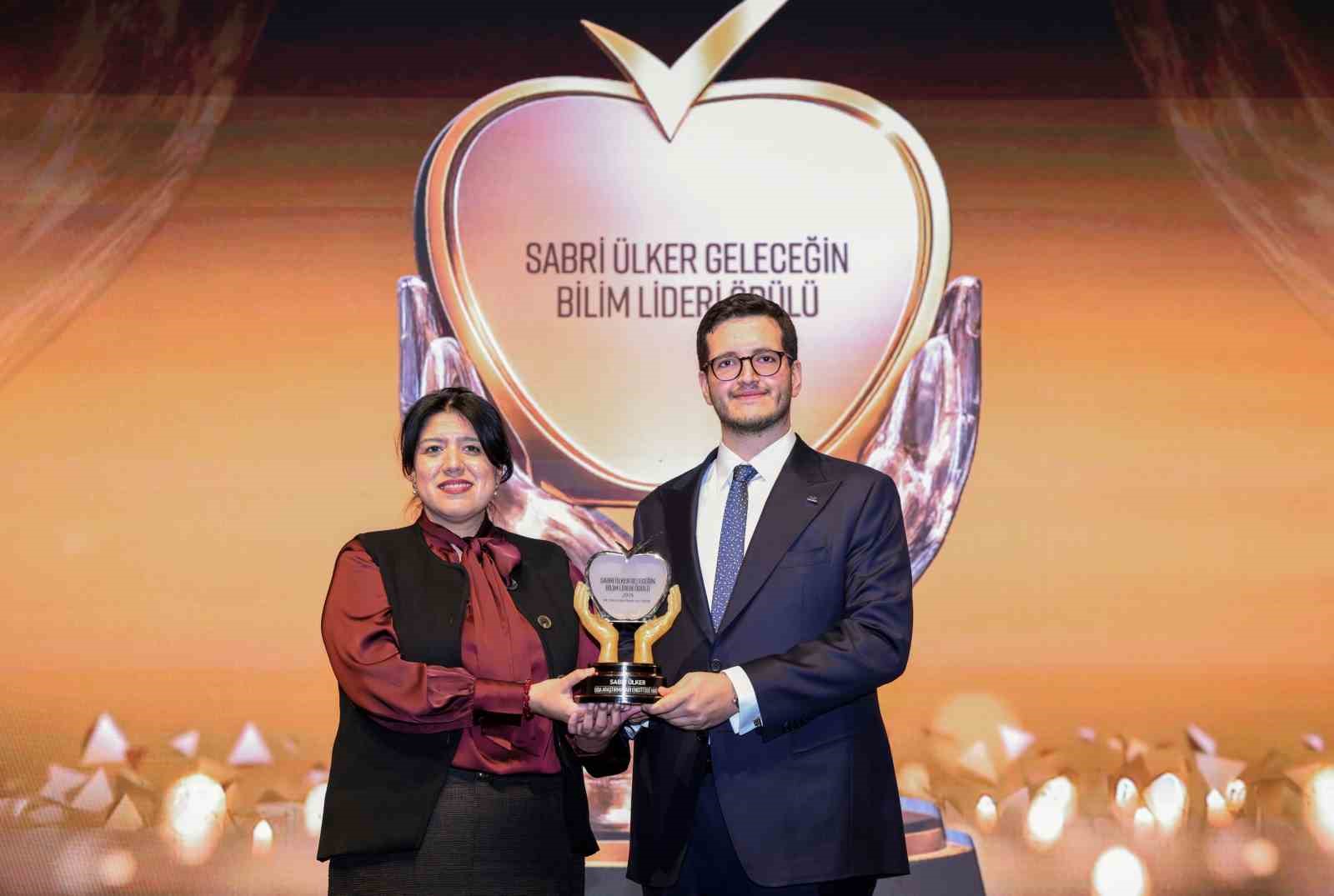 kuresellesen sabri ulker gelecegin bilim lideri odulunun 10uncusu siliye uzandi 2 TCB9YKDi