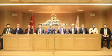 kursad-zorludan-ozgur-ozele-reaksiyon-ataturkun-milliyetciligi-turkiyeyi-sikayet-etmek-degil-yuceltmektir-eD26LN9O.jpg