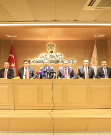 kursad-zorludan-ozgur-ozele-reaksiyon-ataturkun-milliyetciligi-turkiyeyi-sikayet-etmek-degil-yuceltmektir-eD26LN9O.jpg