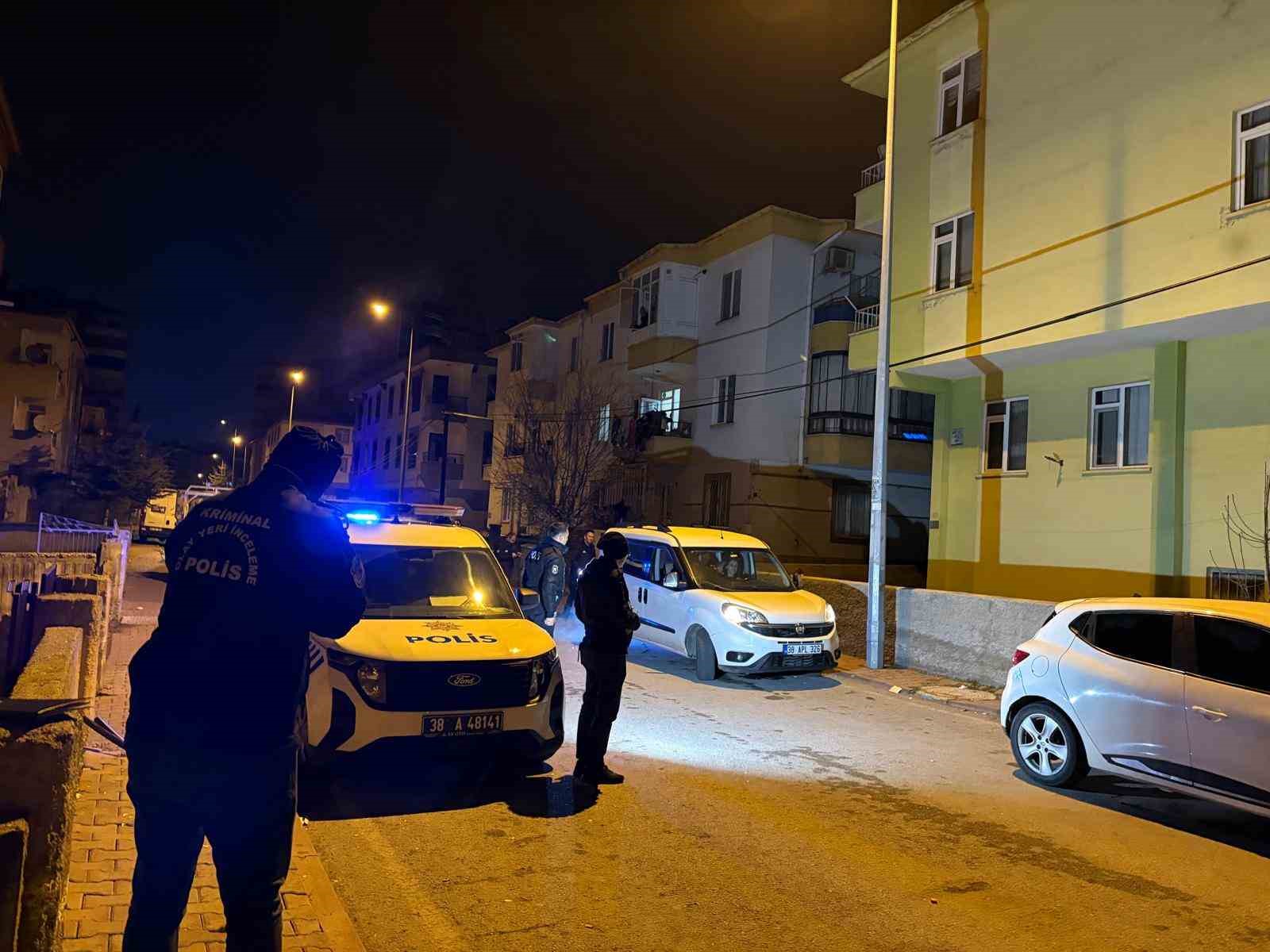 Kurşunlanan evde anne-oğul yaralandı 5 kursunlanan evde anne ogul yaralandi 1 4PjARru5