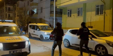 kursunlanan-evde-anne-ogul-yaralandi-RsyQkhFt.jpg