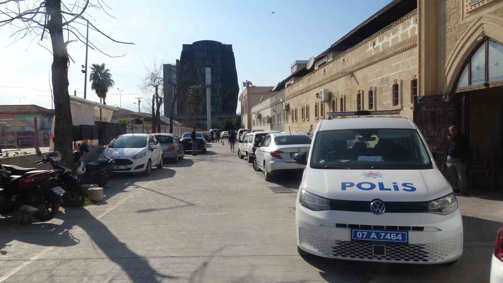 kursunlardan 2 kez kacti ucuncu defa yaralanmaktan kurtulamadi 4 OzeAy88H