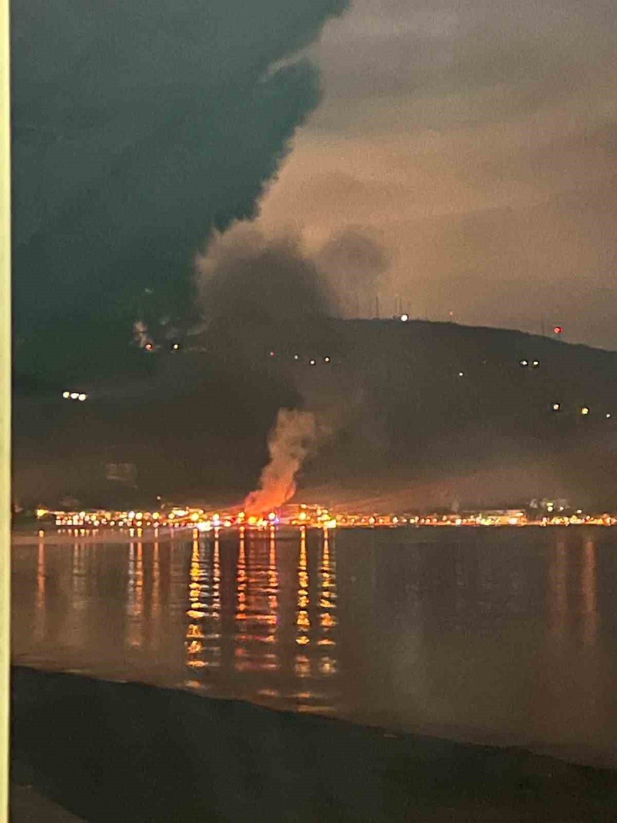 kursunlu sahilinde gece yarisi yangin panigi 1 5JCpy4rv