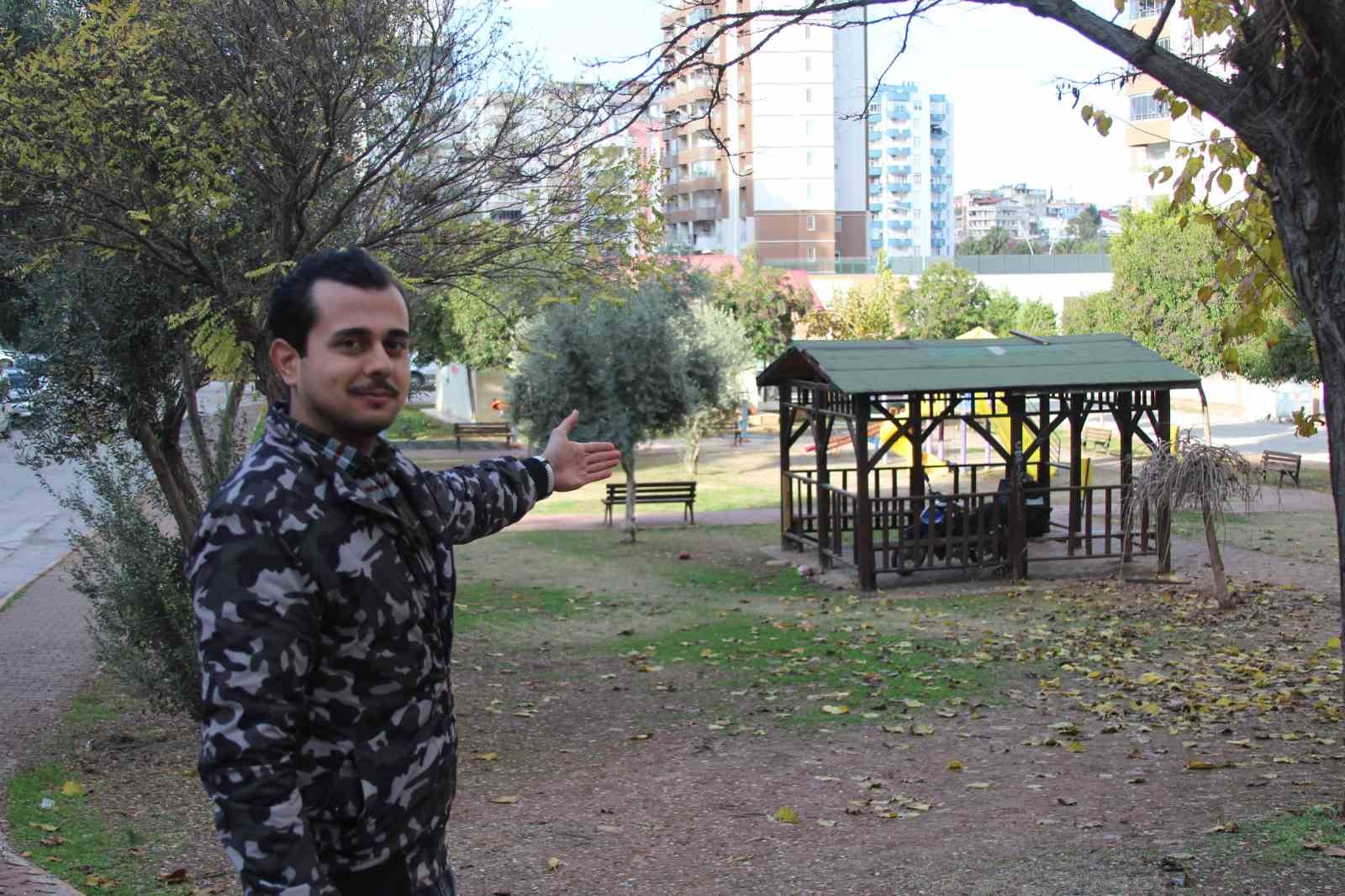 Kurt köpeklerinin saldırı anı kamerada: Küçük köpeği bulunan kadını yere düşürdüler 8 kurt kopeklerinin saldiri ani kamerada kucuk kopegi bulunan kadini yere dusurduler 4 tqMHRAqU