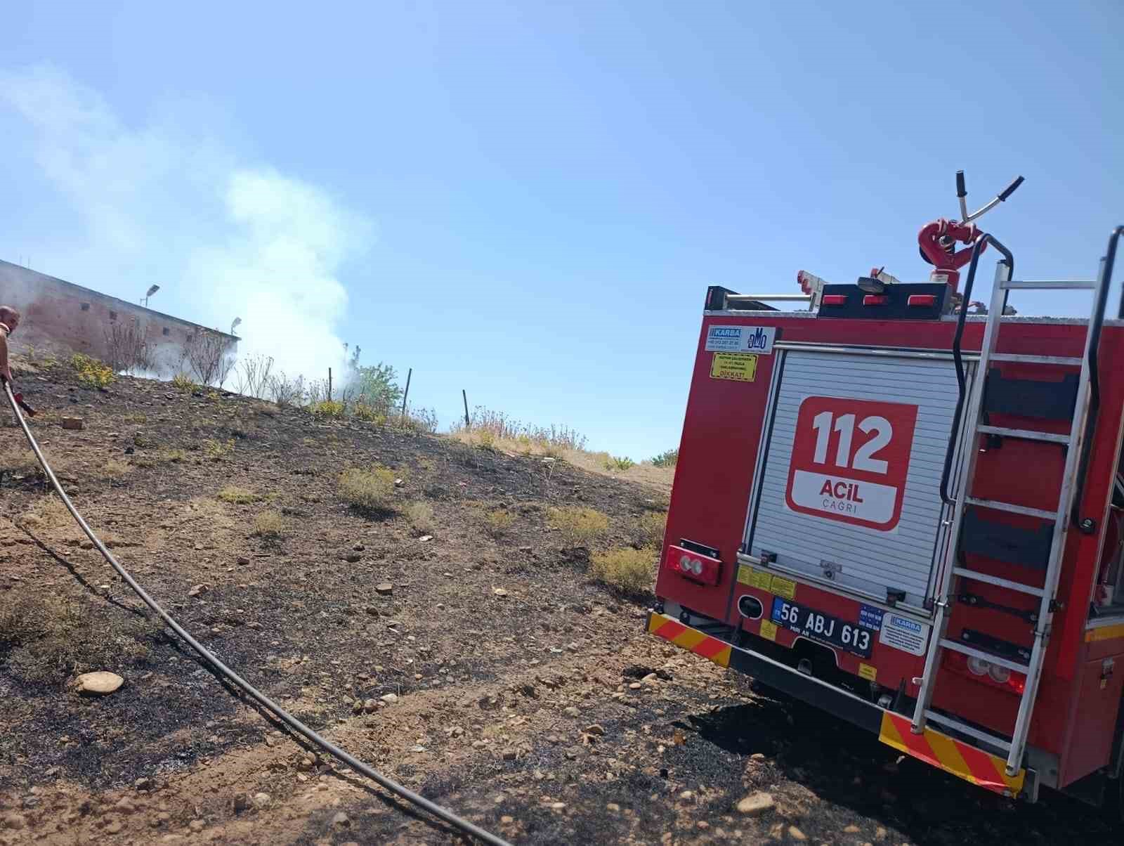 Kurtalan’da anız yangını bahçelere sıçradı 4 kurtalanda aniz yangini bahcelere sicradi 0