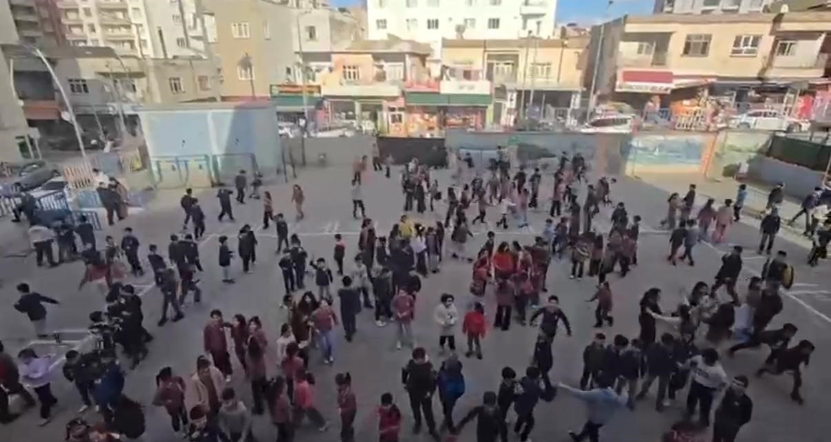 kurtalanda ogrenciler kabede hacilar ilahisine hep birlikte eslik etti 0 r9SV1bpO