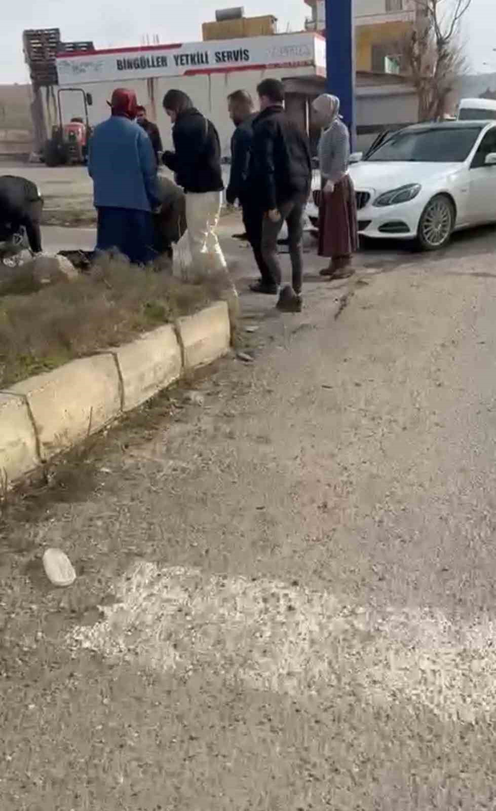 kurtalanda otomobil ile motosiklet carpisti 1 yarali 2 P9Ya3LrE