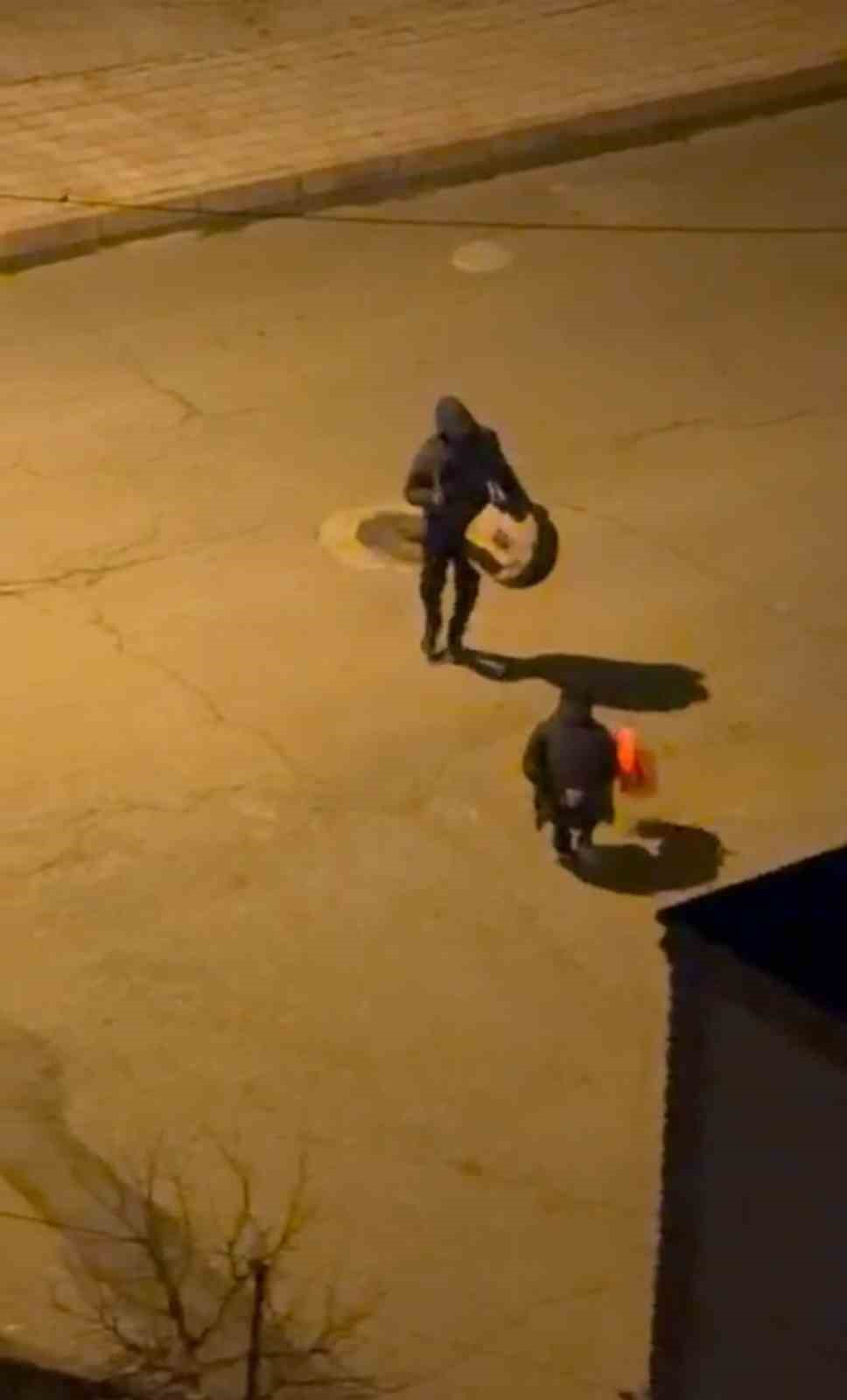 kurtalanda sahur icin calinan davula tek basina halay cekti 0 NbOBsMNF