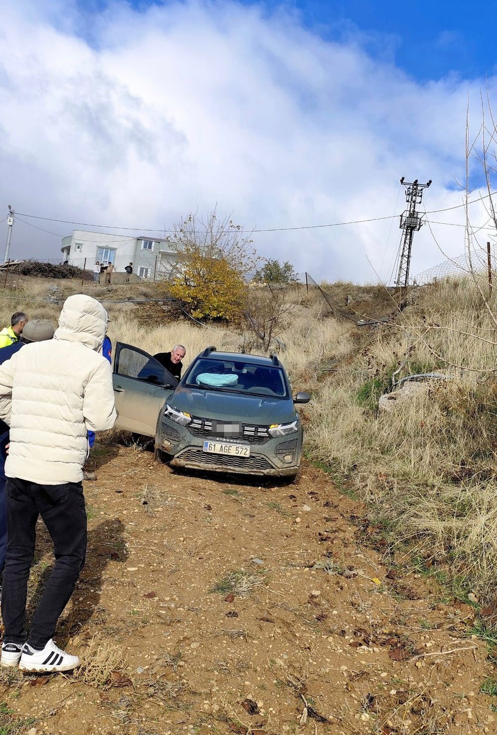 kurtalanda suv tipi arac devrildi yolcular yara almadan kurtuldu 1