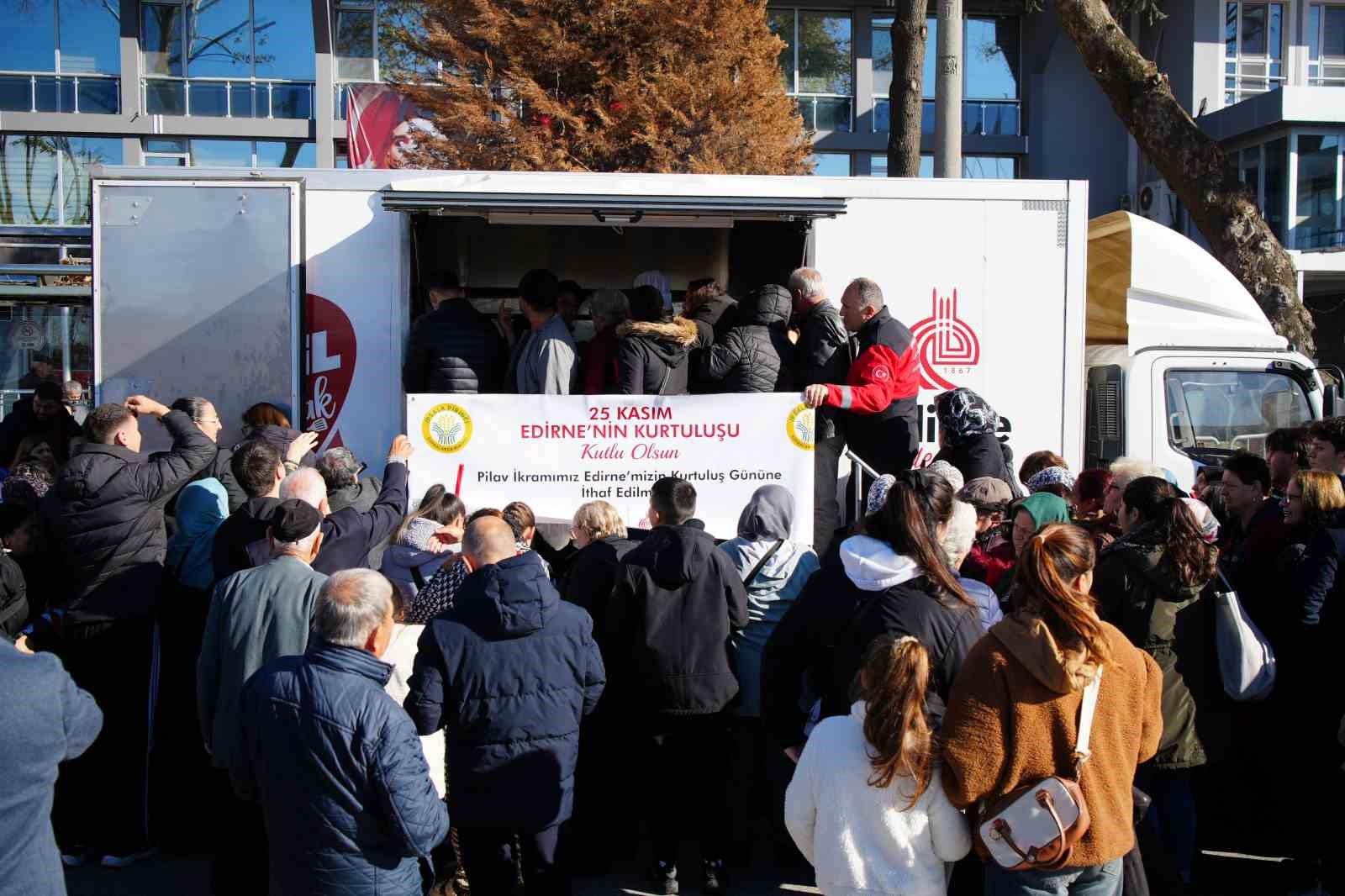 kurtulus gununde yag izdihami ezilme tehlikesi gecirdiler 7 OEQ3rZuB