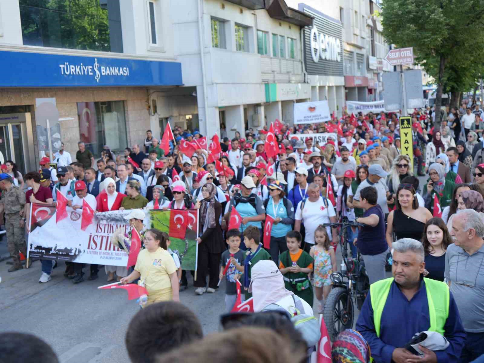 kurtulus savasindaki milli ruhu 95 kilometre yuruyerek yasattilar 1 ZZkntmFC