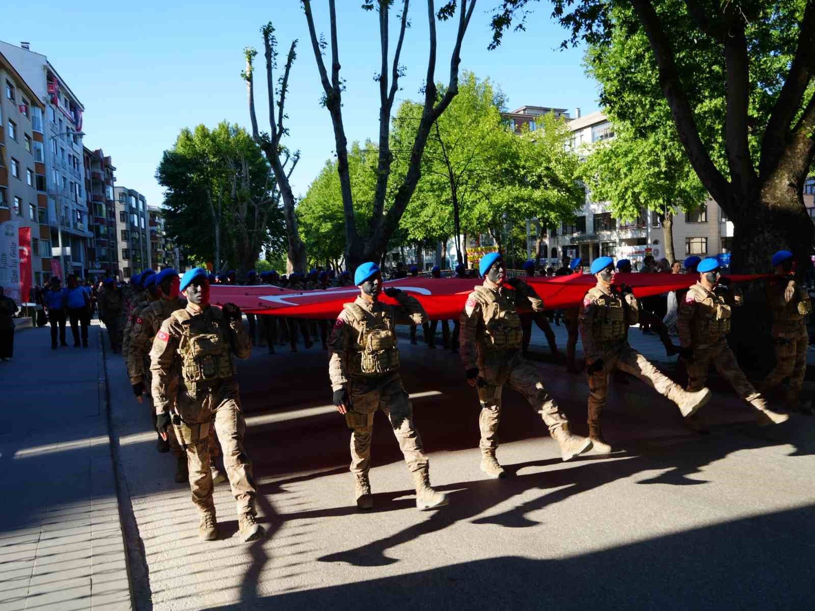 kurtulus savasindaki milli ruhu 95 kilometre yuruyerek yasattilar 4 wtLF7EE4
